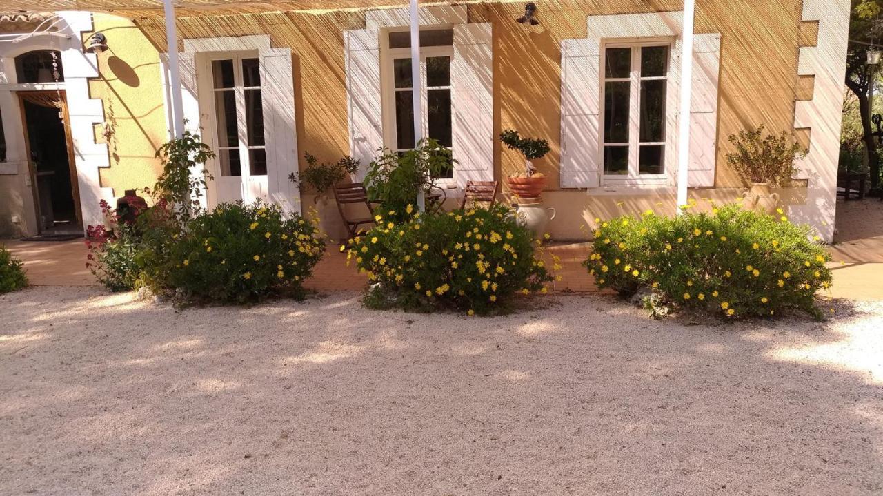 Le Fer En Ceze Bed and Breakfast Sabran Exteriör bild